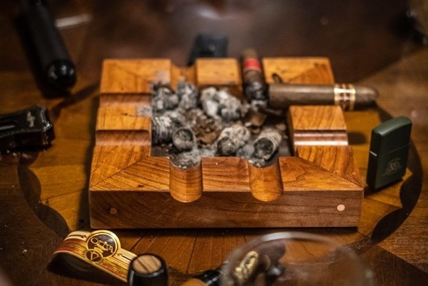 Pipe/Cigar Holder